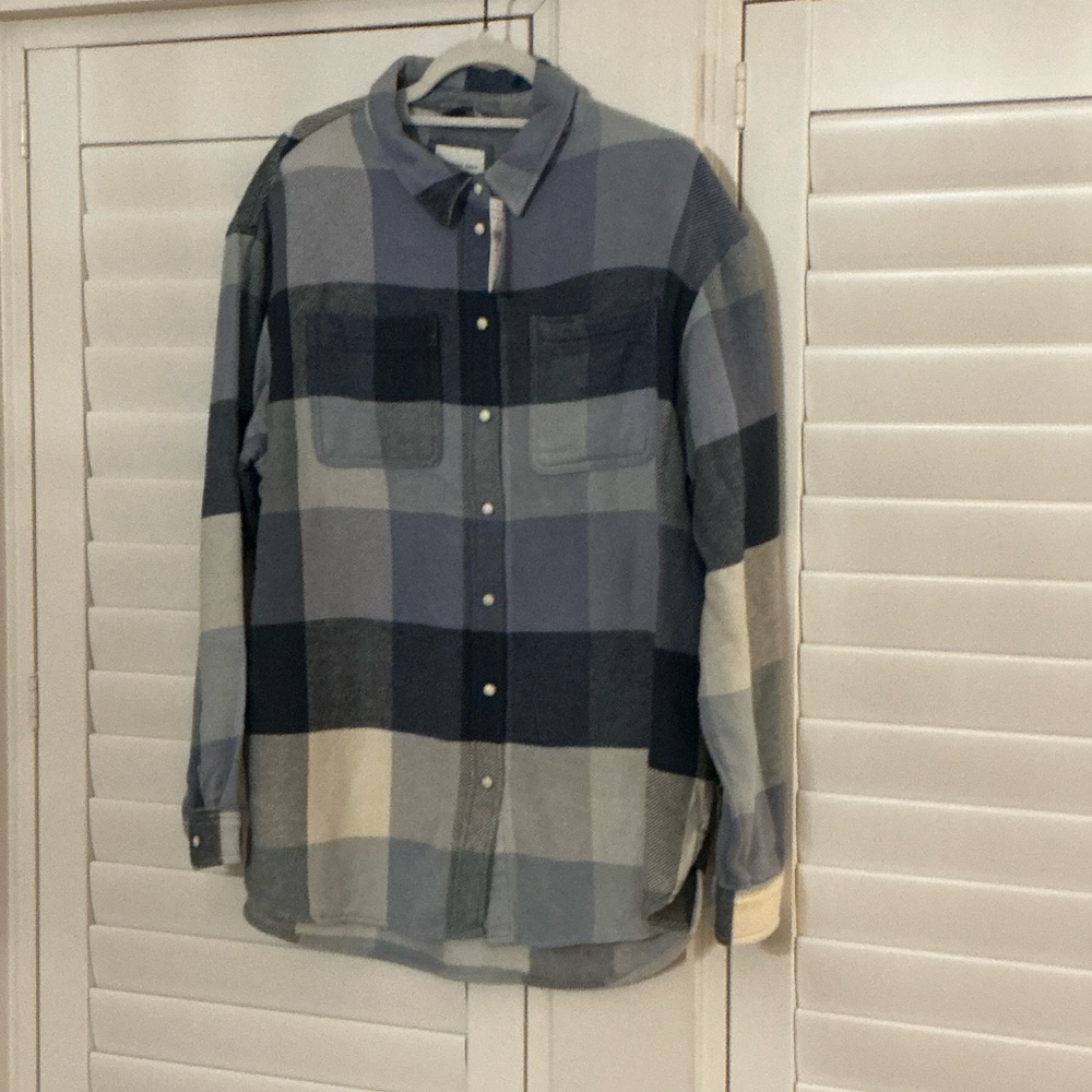 American Eagle Outfitters Navy and Gray Flannel Plaid Shirt
